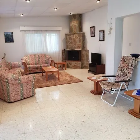 Holiday home Leo House Kato Platres