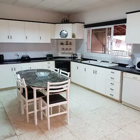 Leo House Kato Platres